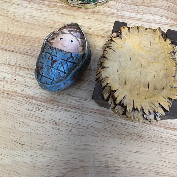 VTG 2006 Blessed be the Name Jesus Wood Carve Look Resin Nativity Set - 9 PC. - Picture 5 of 16